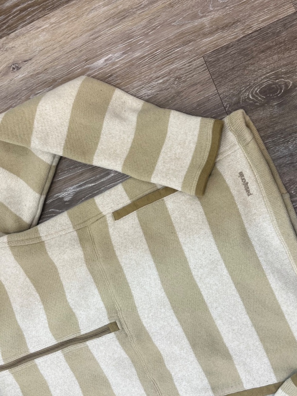 PATAGONIA RARE STRIPED 1/2 zip - Picture 2 of 3